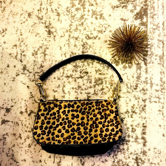 Express Handbags - ☀️NWOT Express faux fur cheetah small purse